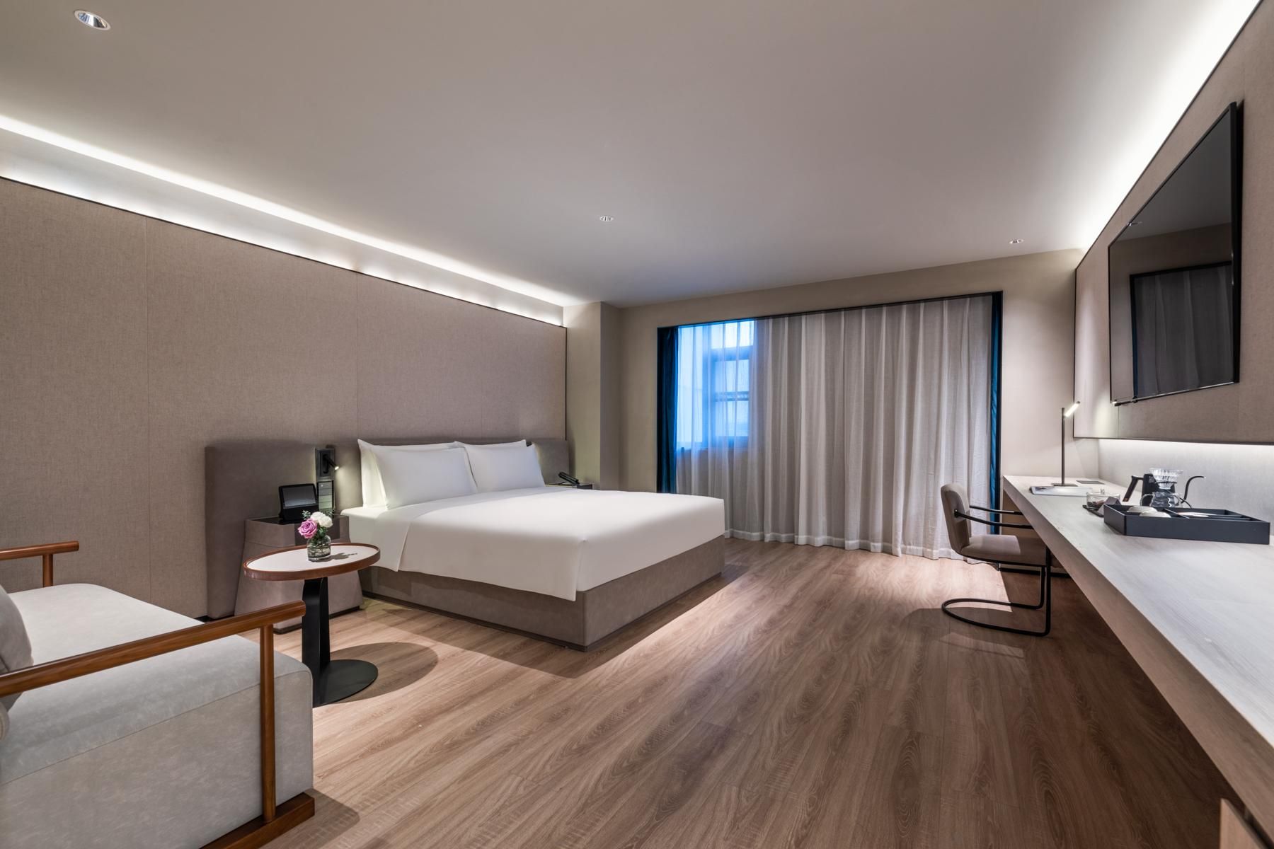 Business Queen Room