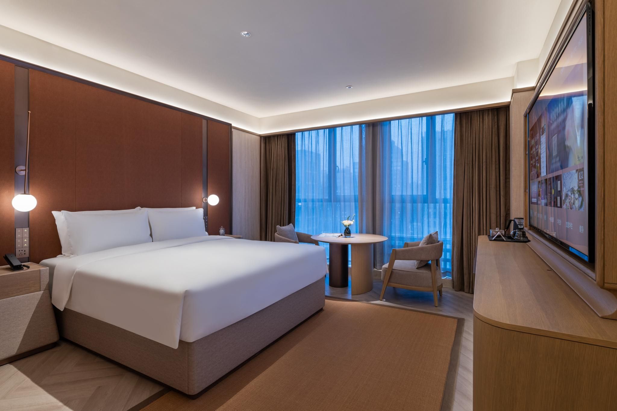 Business Queen Room