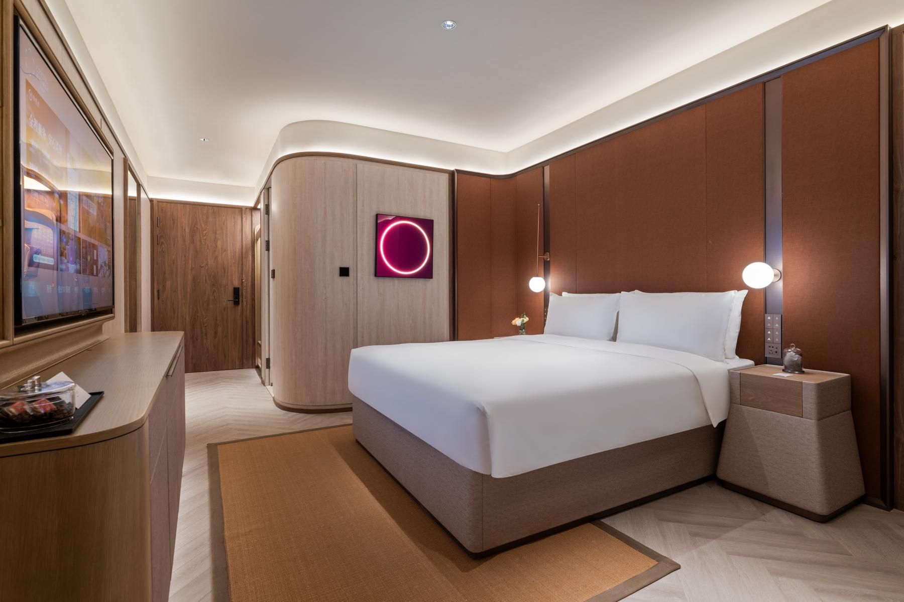 Deluxe Room Queen