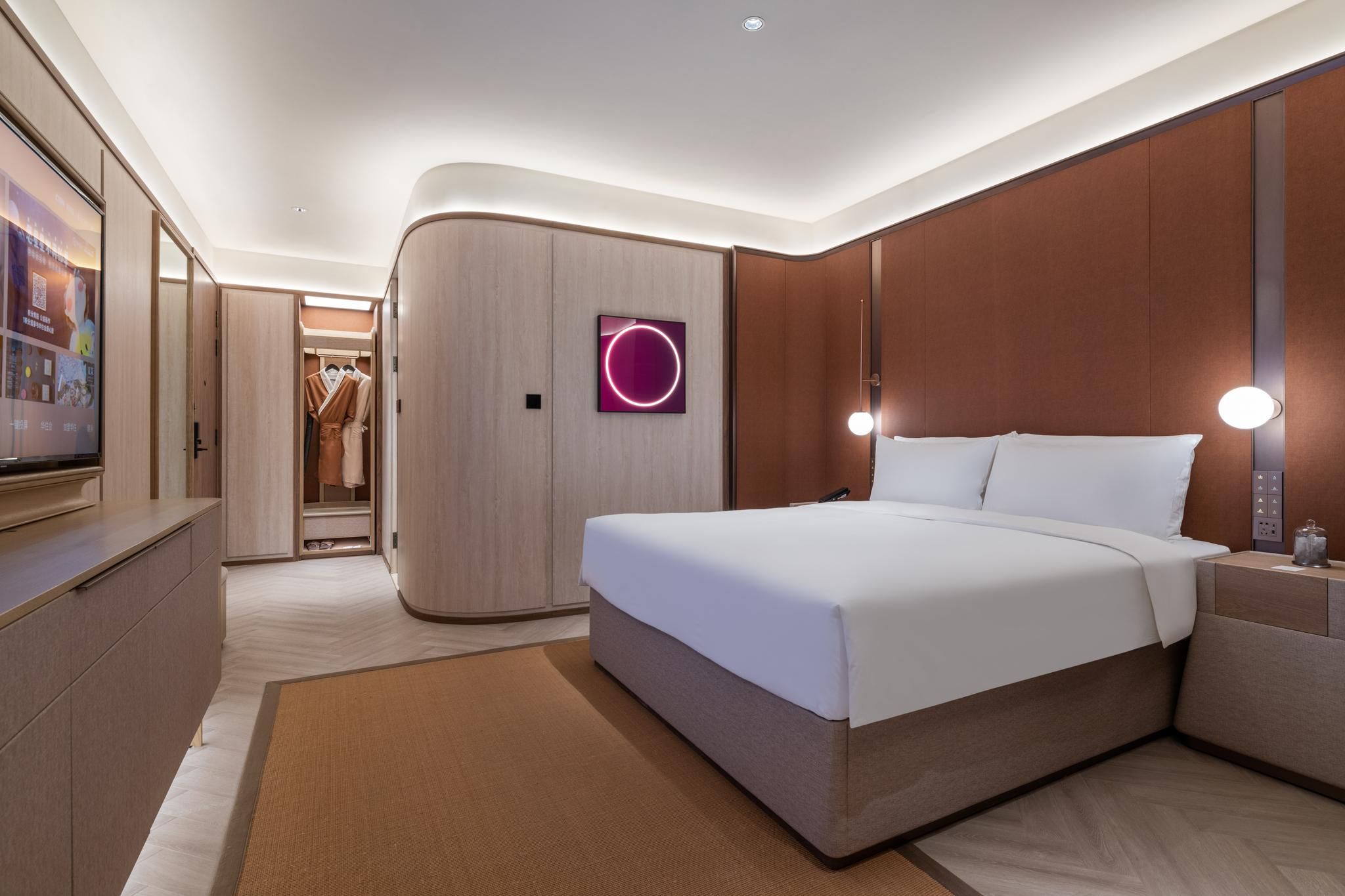 Business Queen Room