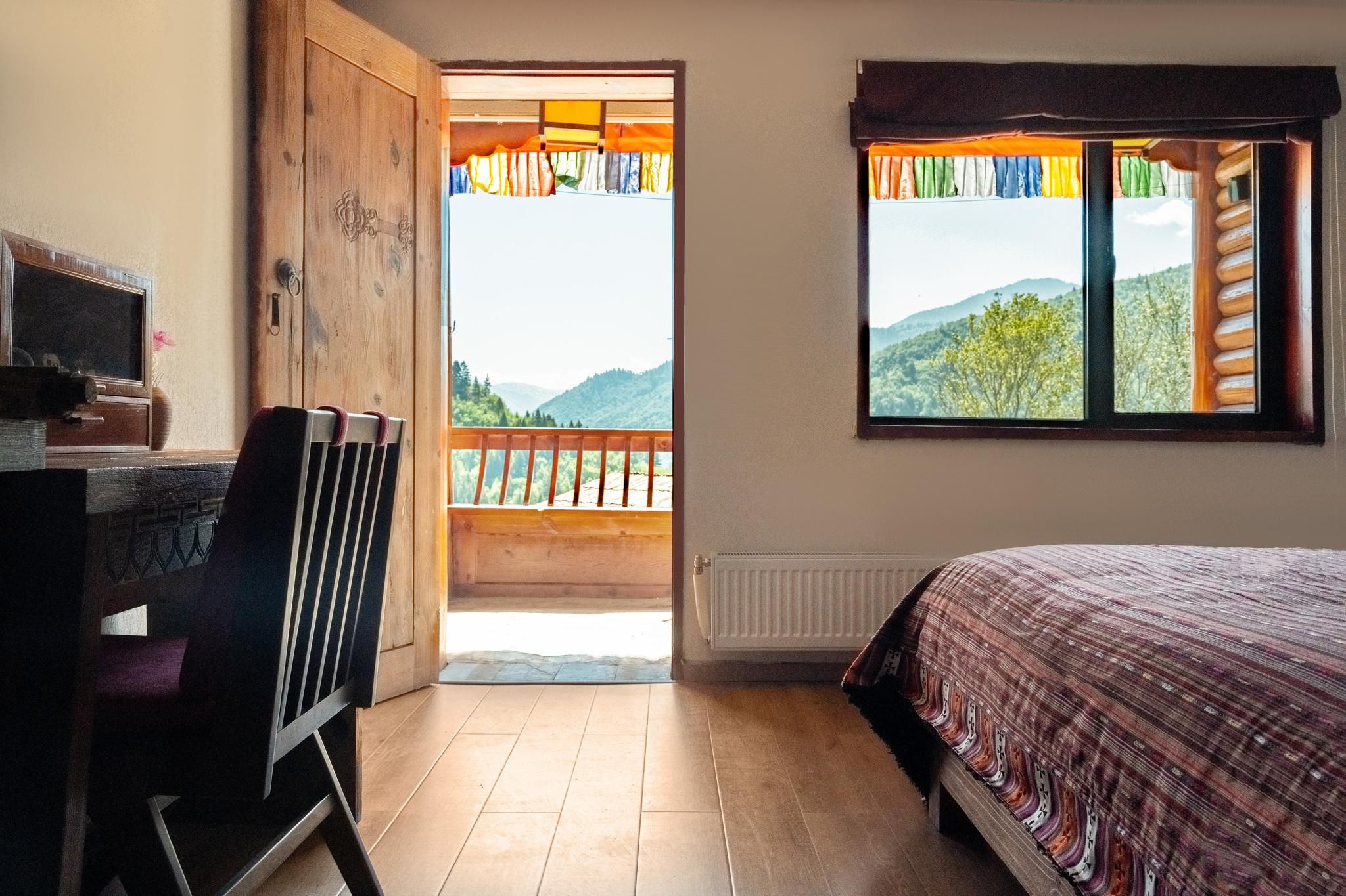 Courtyard Queen Room with Balcony