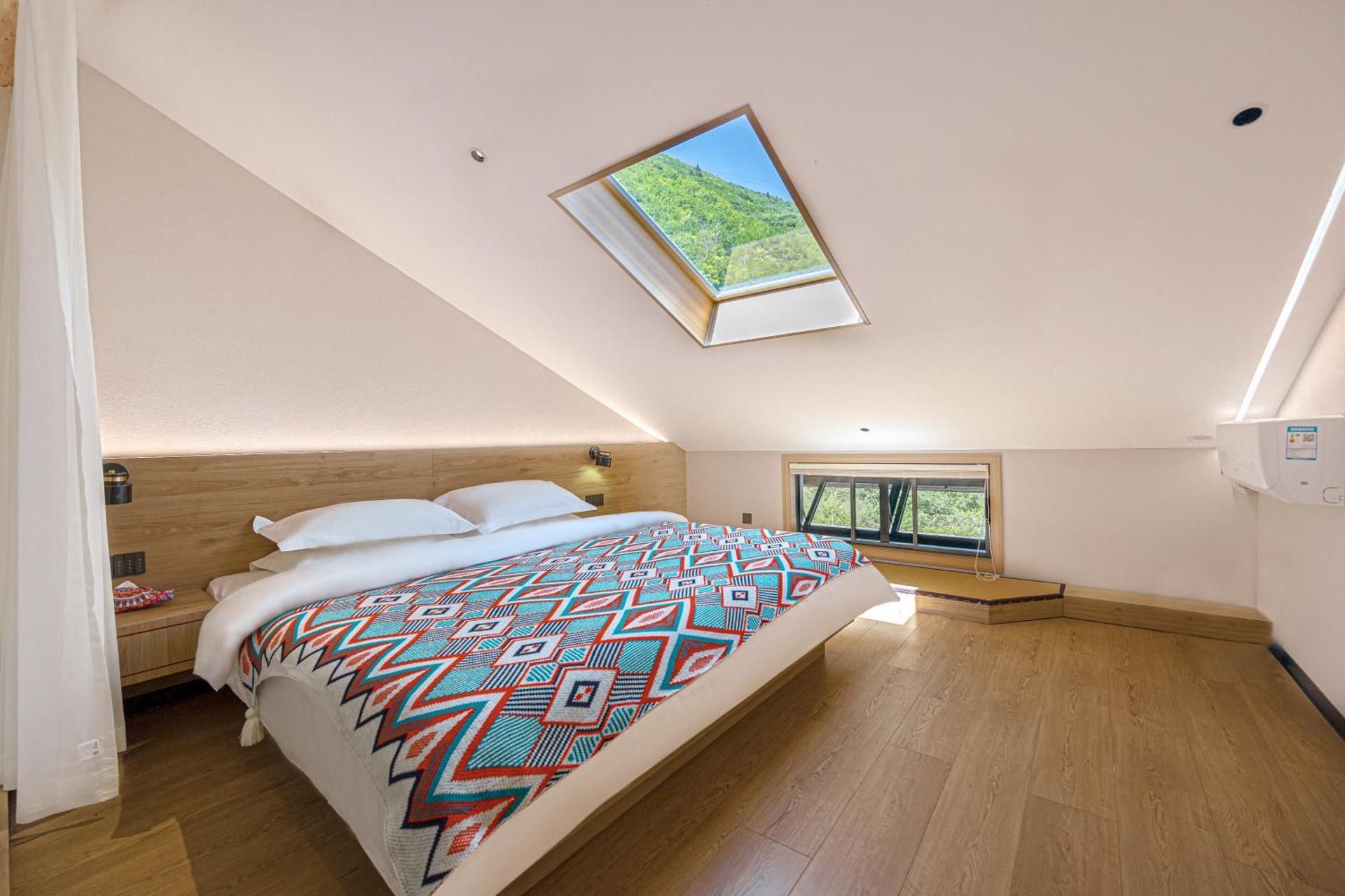 Jiuzhaigou Jijian Nanshan Boutique B&B Deluxe Double Room (2 Adults + 1 Child)