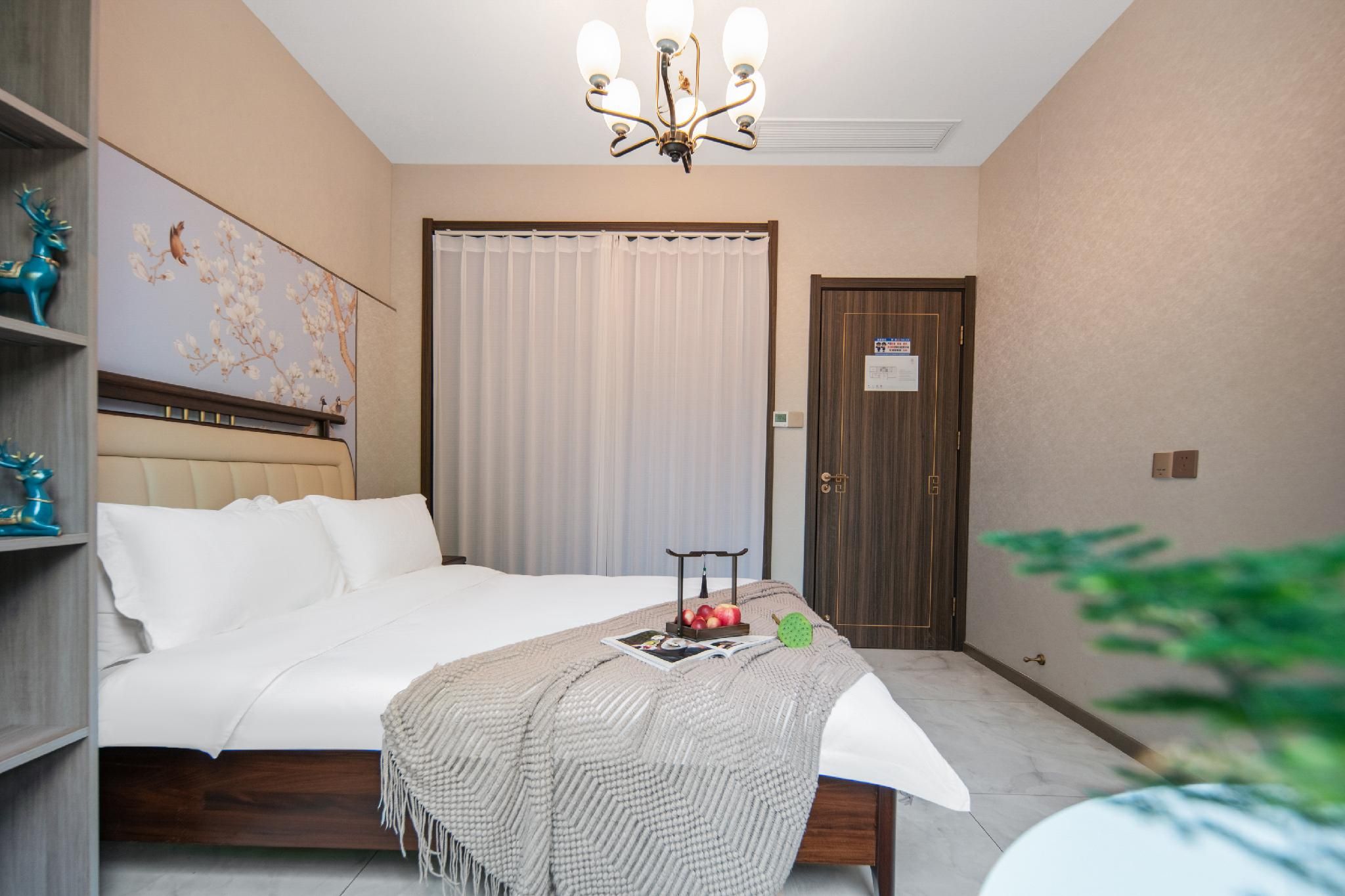 Huazhu - Room With Bed