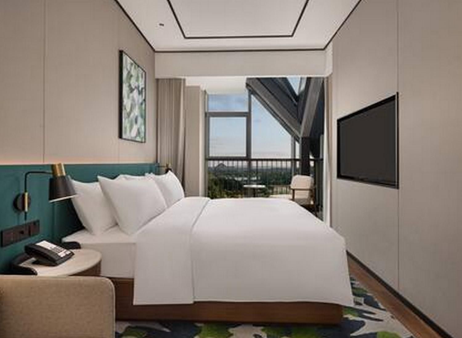 King One Bedroom Suite Lake View