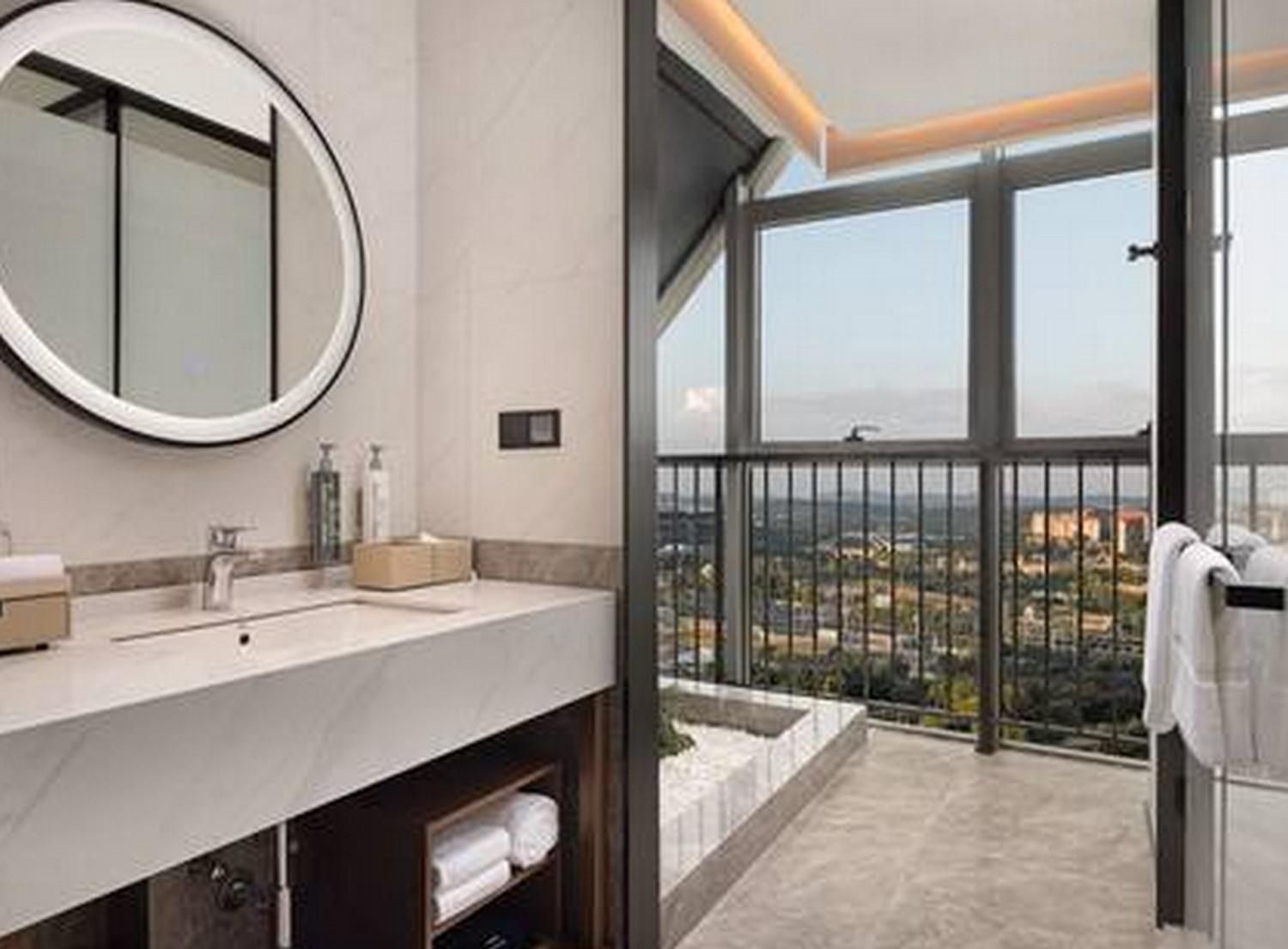 King Deluxe Room Lake View