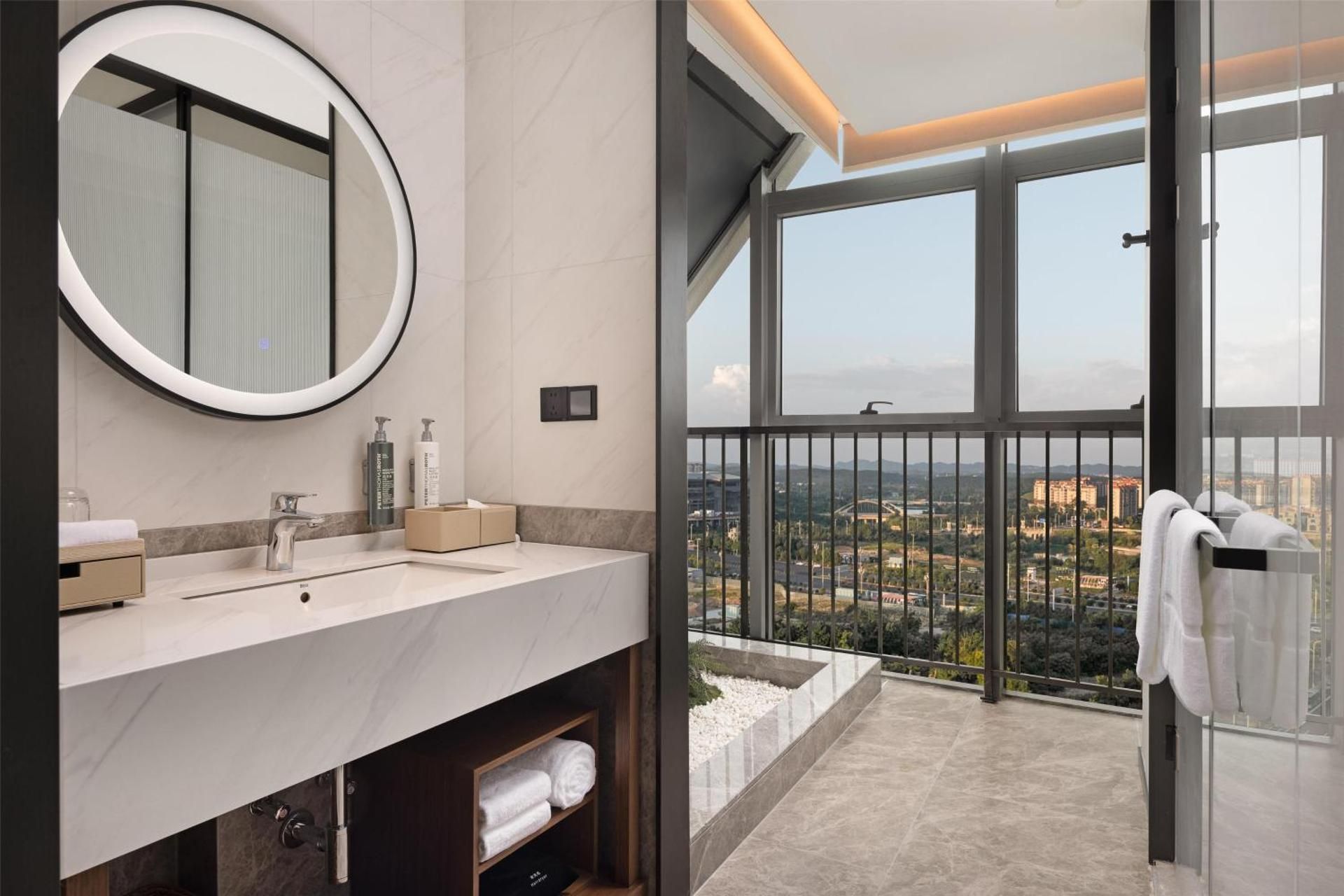 One-Bedroom King Suite with Lake View