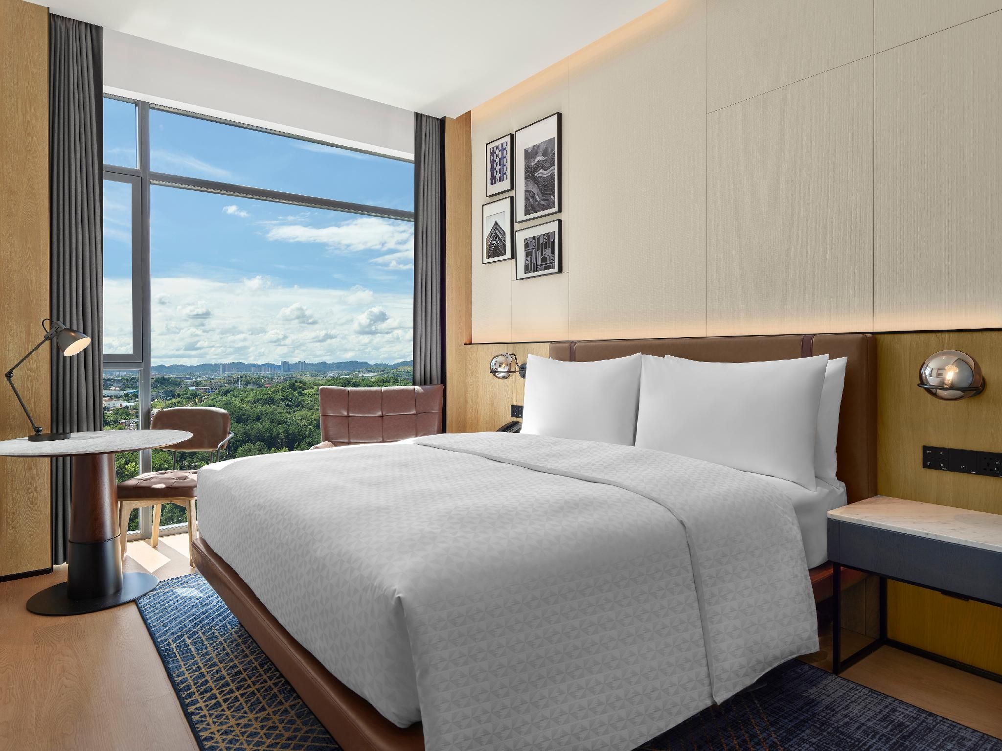 Classic King, Guest room, 1 King, City view, High floor