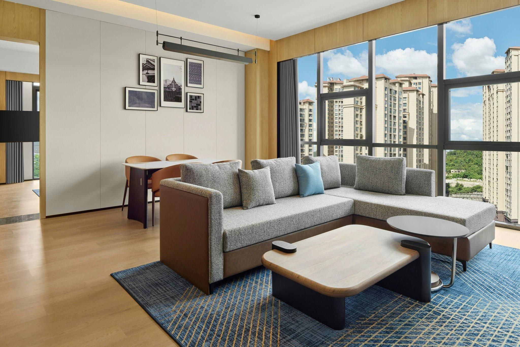 Premier Suite, 1 Bedroom Suite, 1 King, City view, High floor