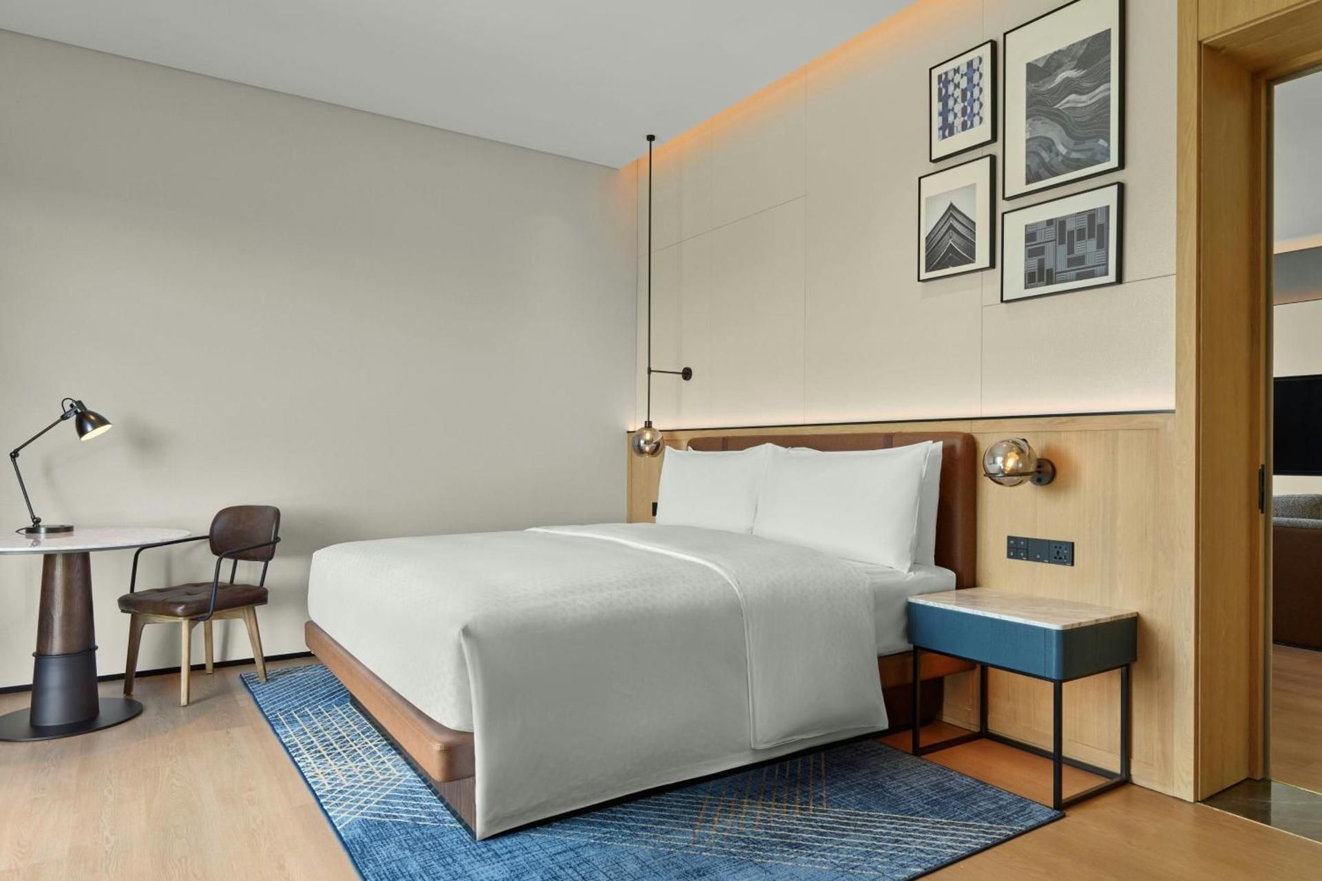 One-Bedroom Premier King Suite with City View