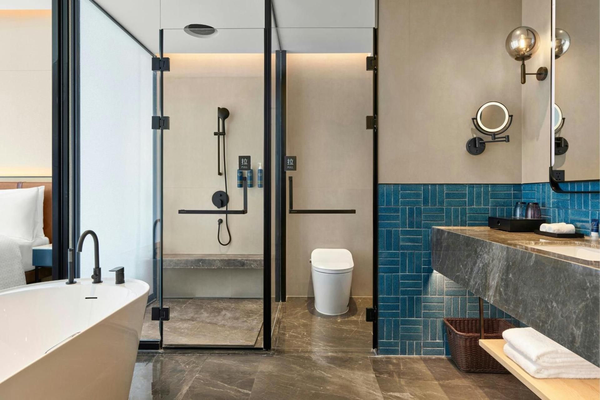 Four Points by Sheraton Guiyang Huaxi Park Select King Room with City View - High Floor 2