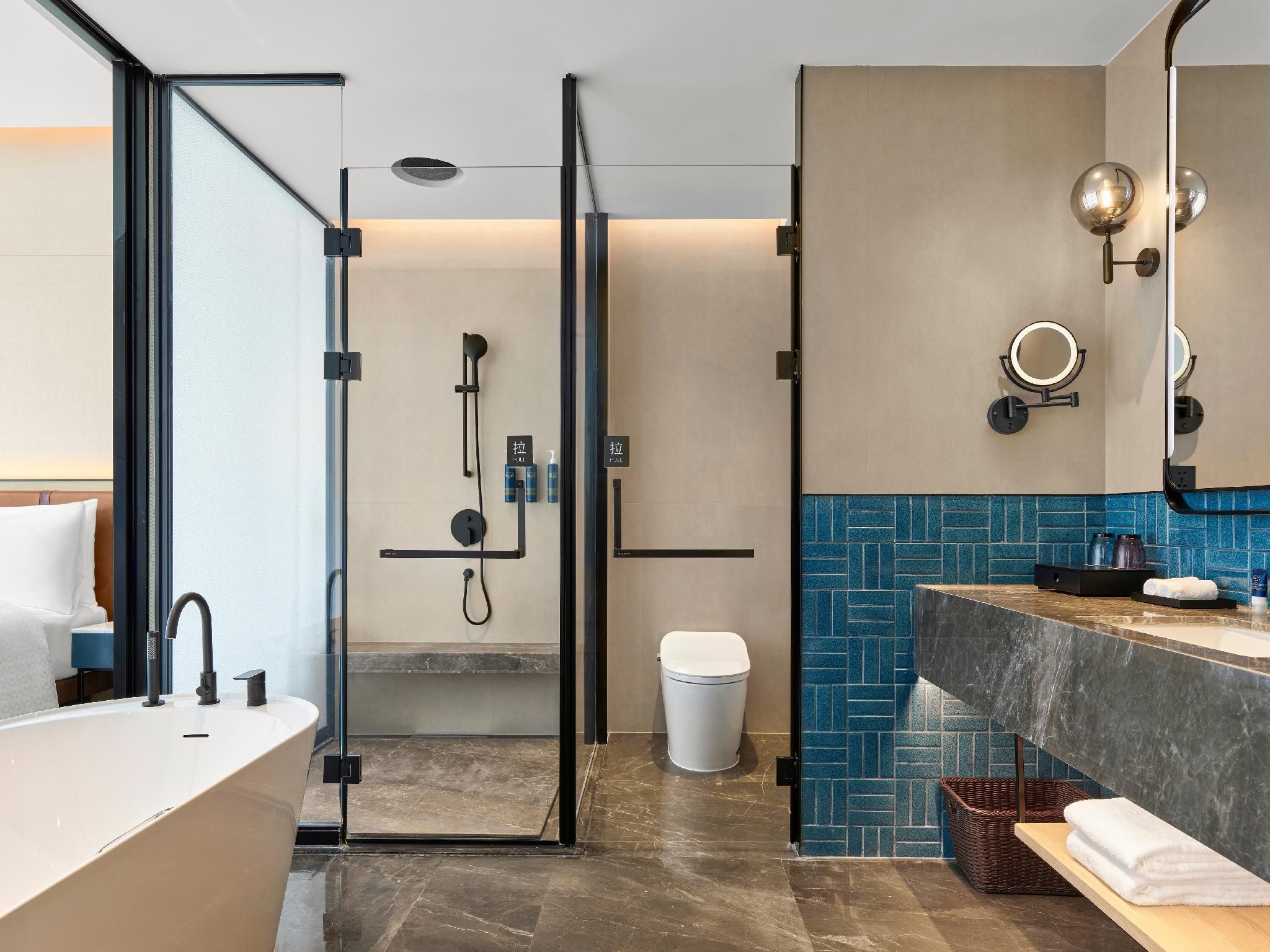 Select King, Guest room, 1 King, City view, High floor