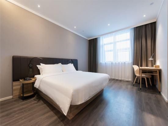 Business Queen Room