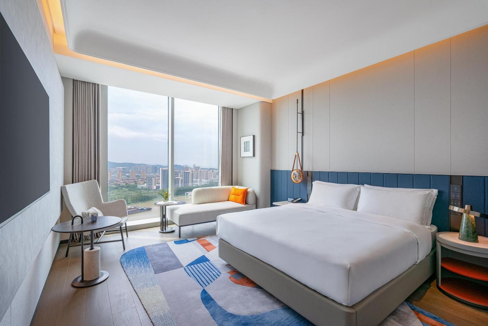 Superior Room with One King-size Bed and Lake Views