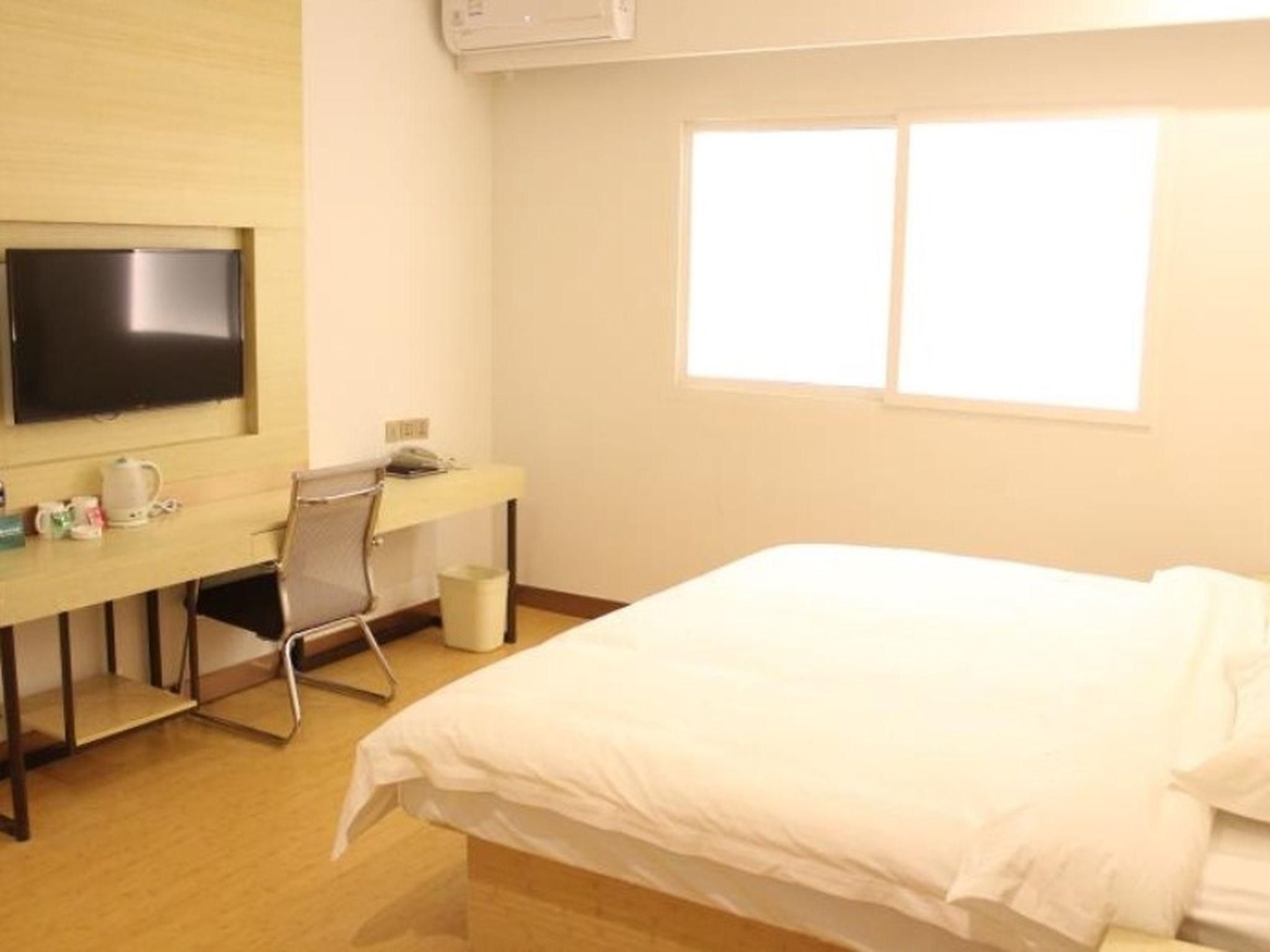 Business Queen Room