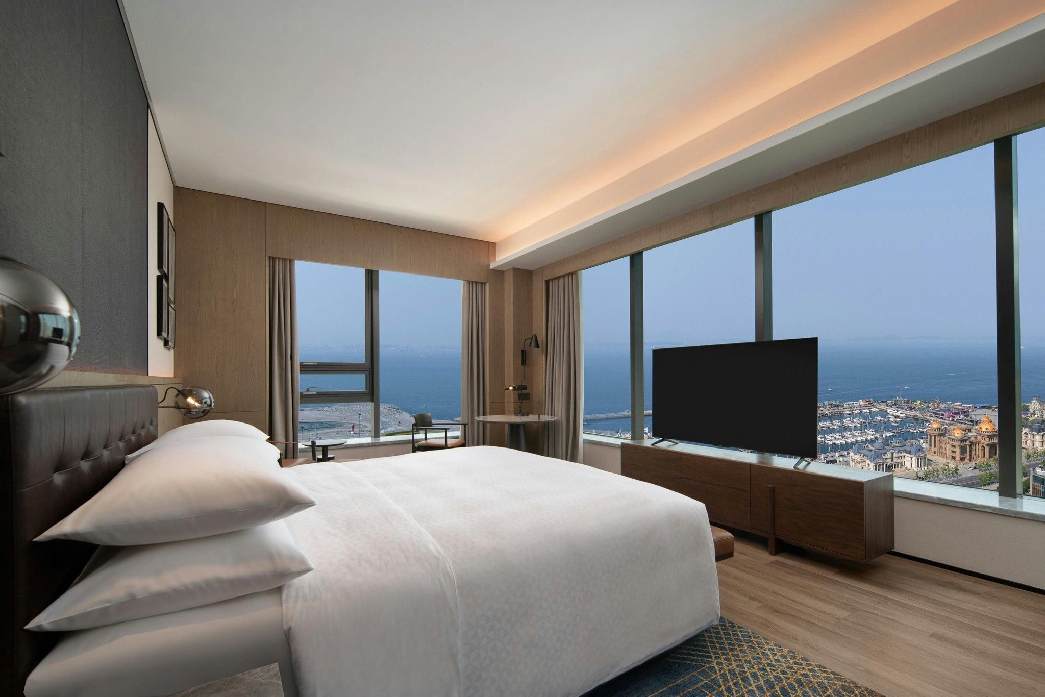 Executive Sea View Suite, 2 Bedroom Suite, Bedroom 1: 1 King, Bedroom 2: 2 Double, Sea view
