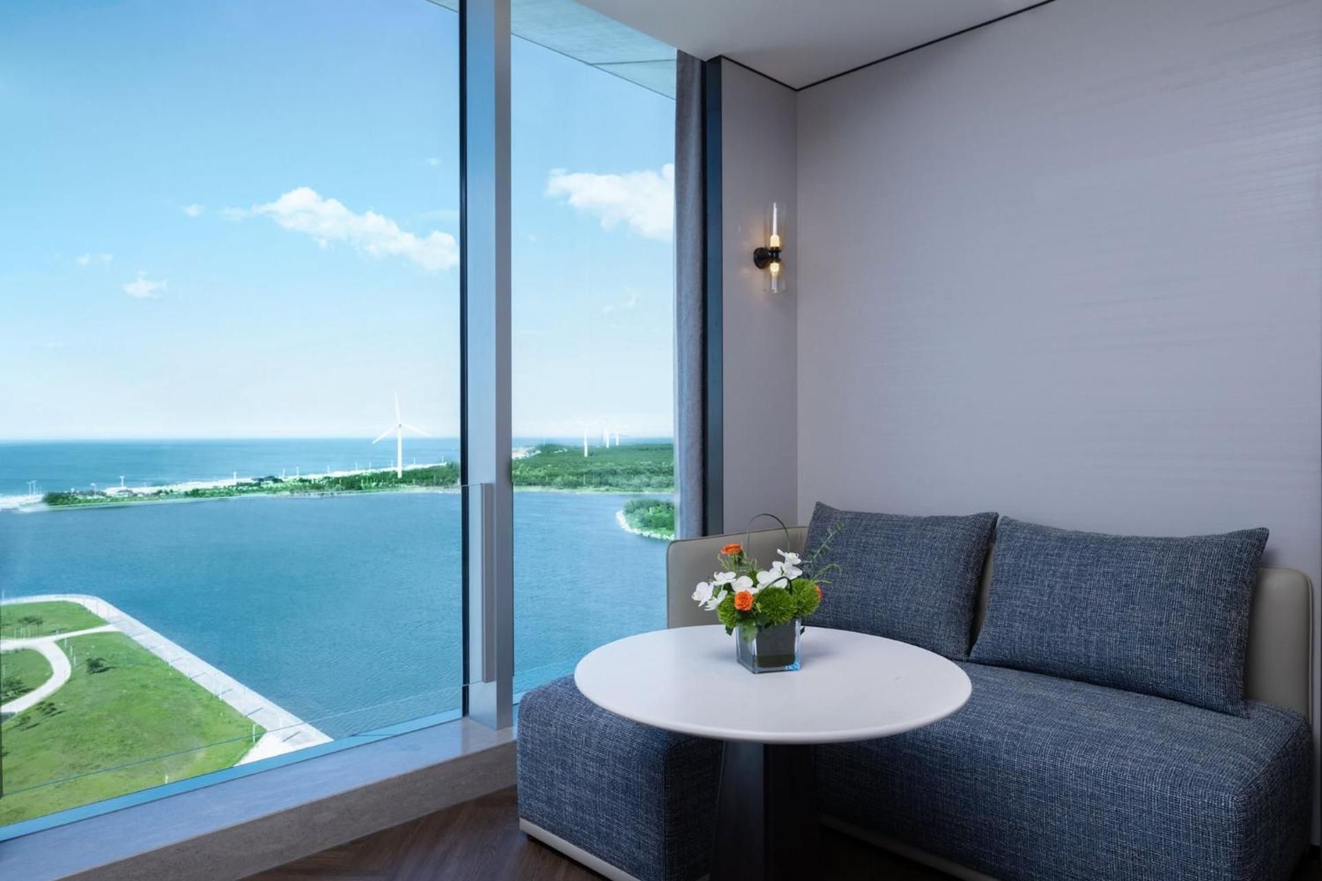 King Room with Side Sea View - Non-Smoking