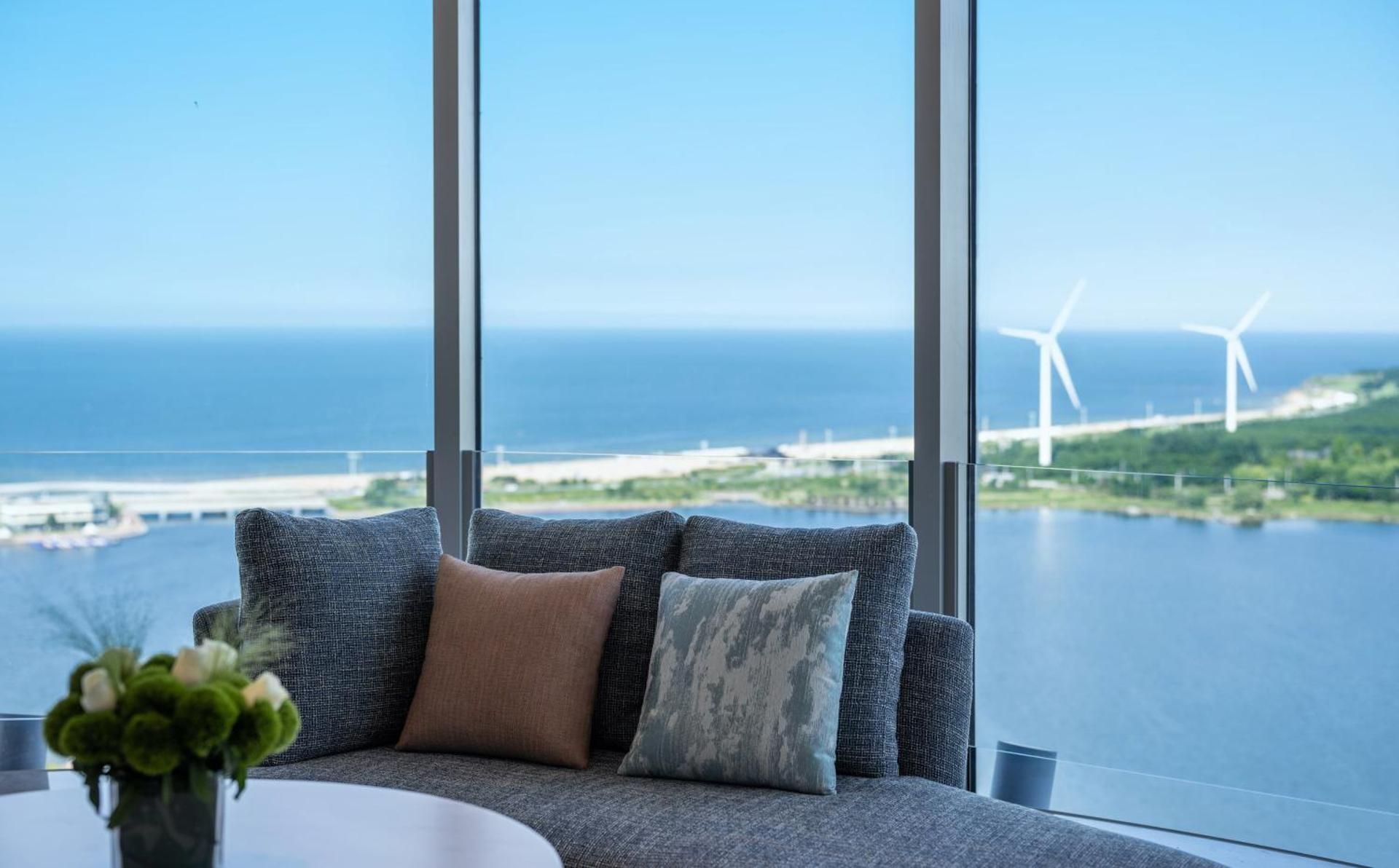 1 King Standard Sea View