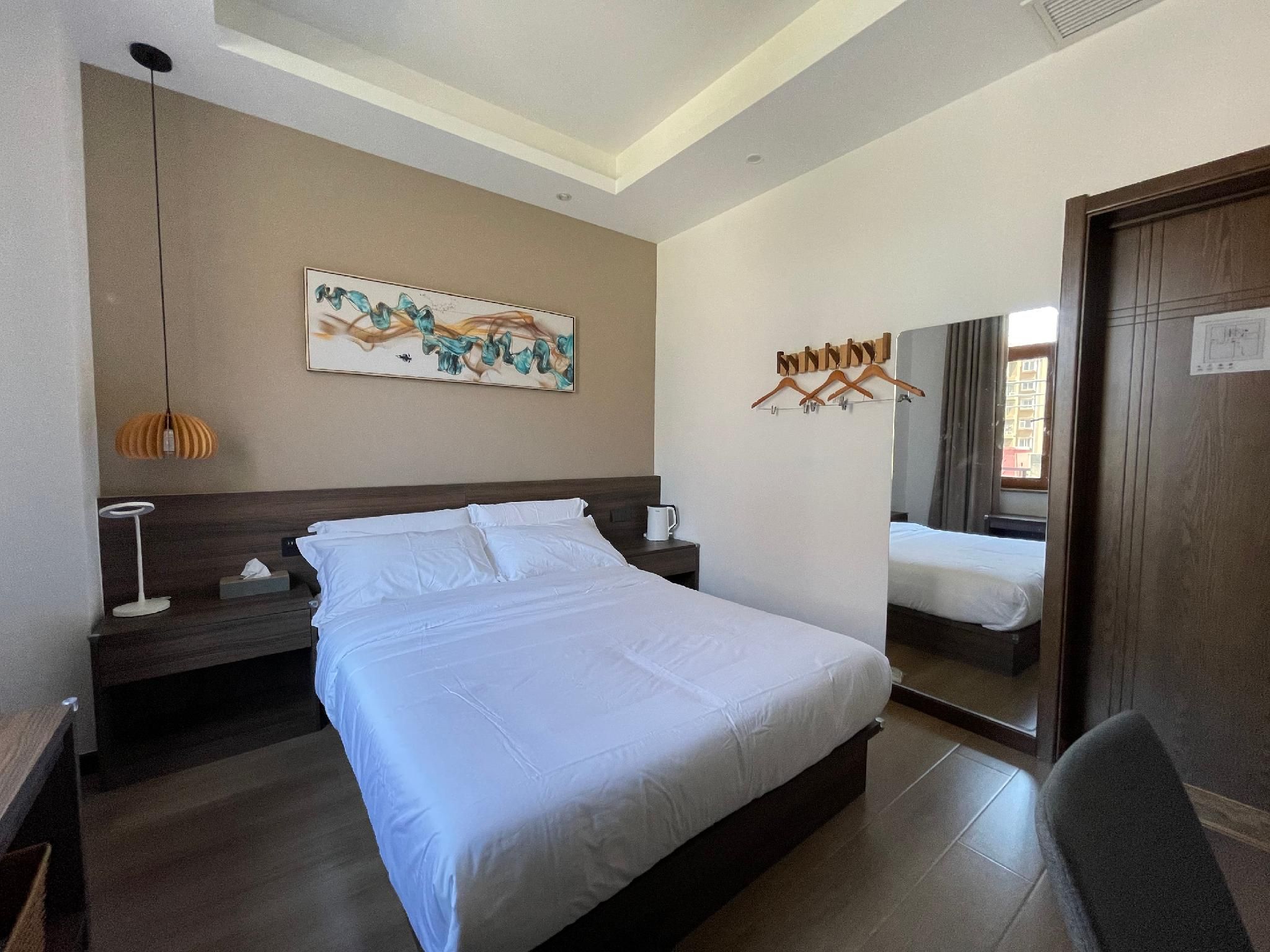 Comfort Queen Room