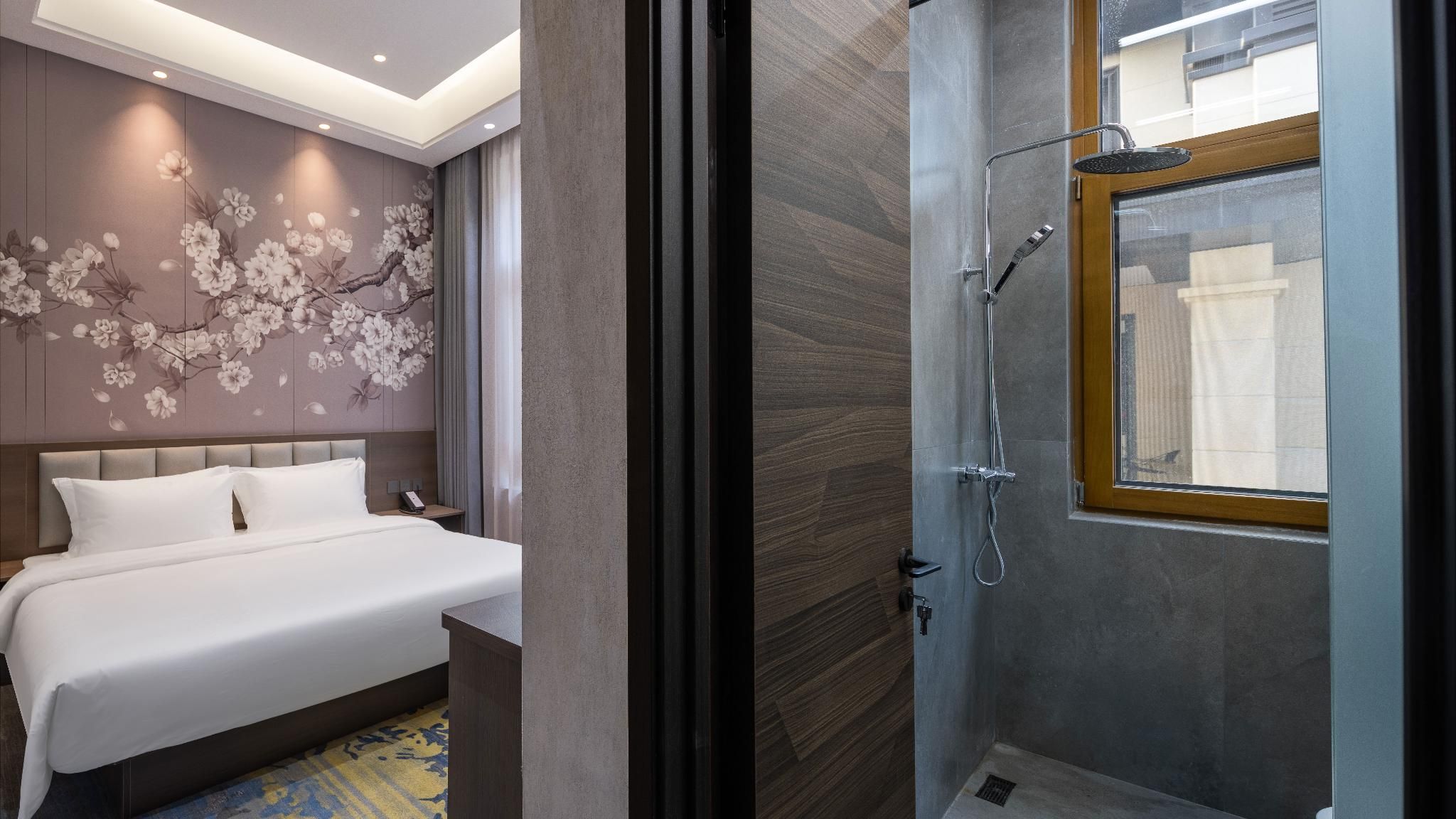 Huazhu - Room With Bed
