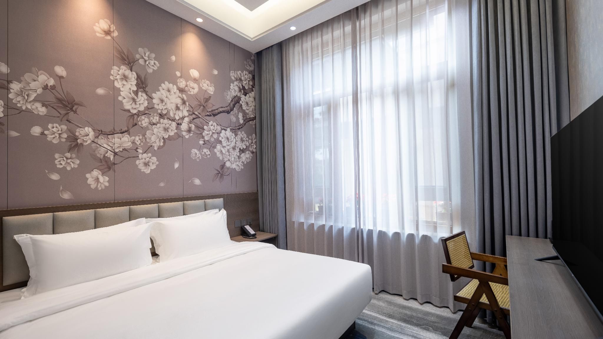 Huazhu - Room With Bed