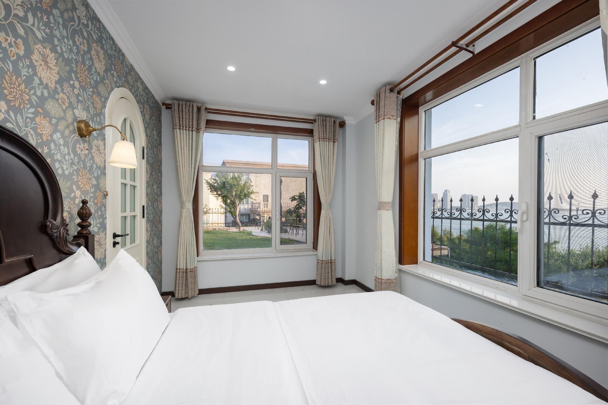 Huazhu - Room With Bed