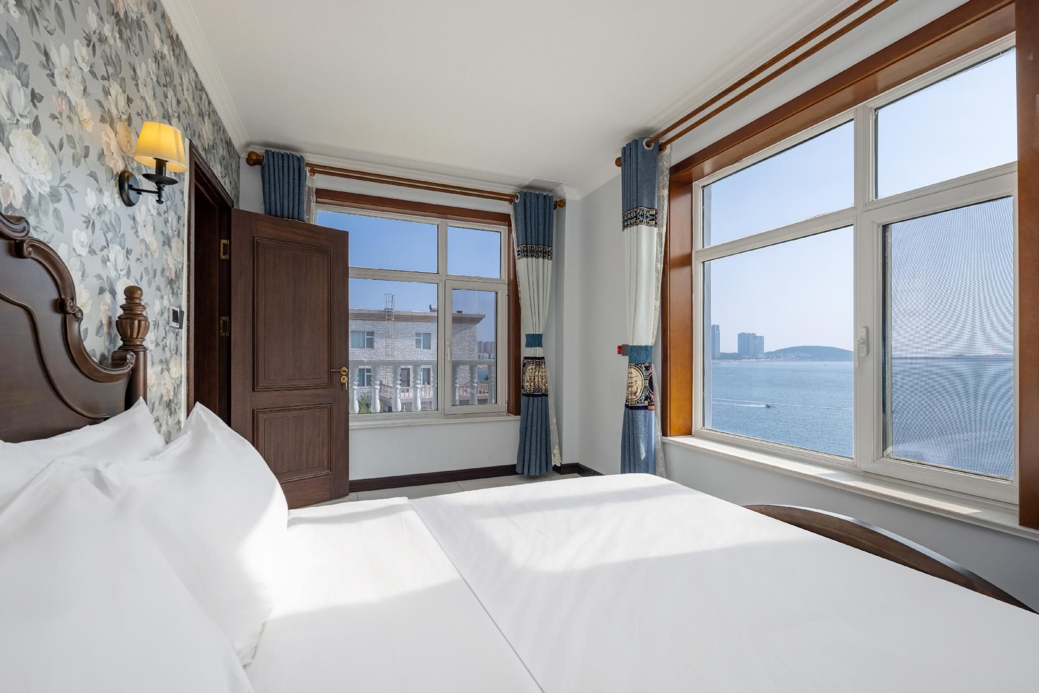 Sea View Suites