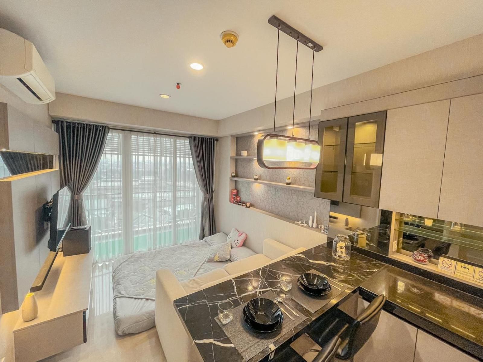 One-Bedroom Apartment with Balcony