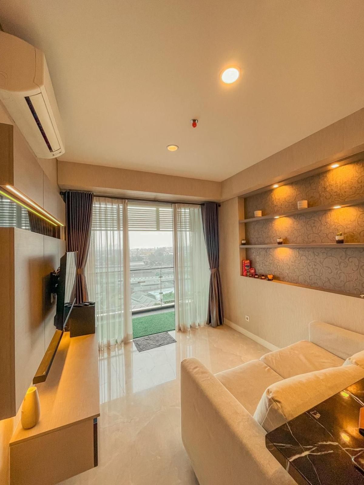 One-Bedroom Apartment with Balcony