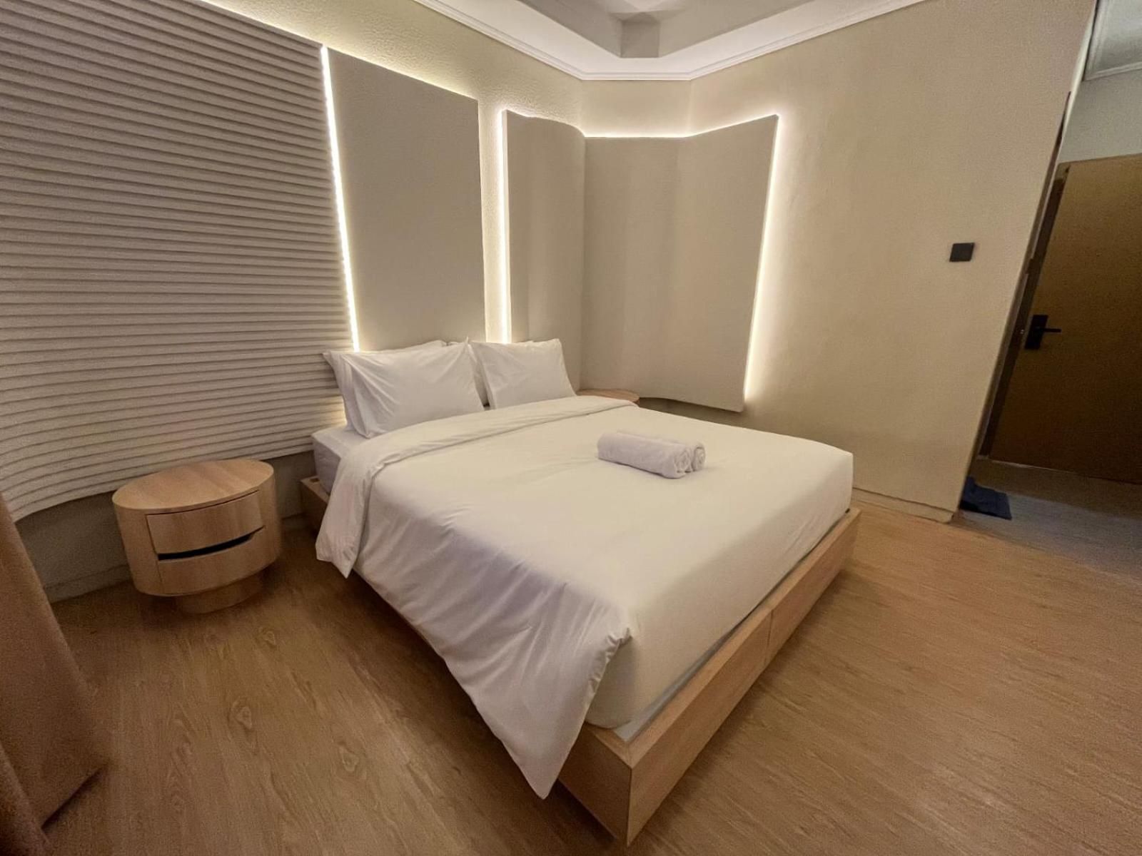 King Studio with Sofa Bed