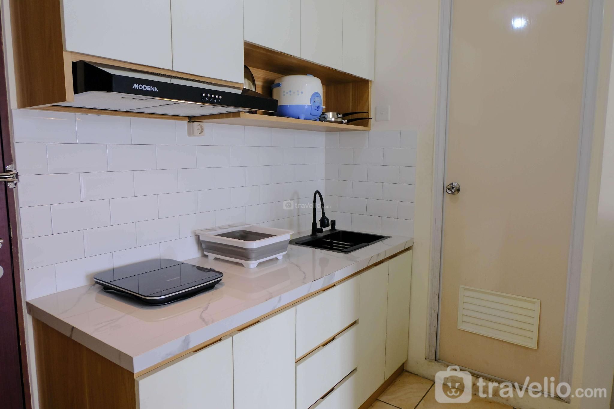 Cozy and Homey 2BR Tamansari Panoramic By Travelio