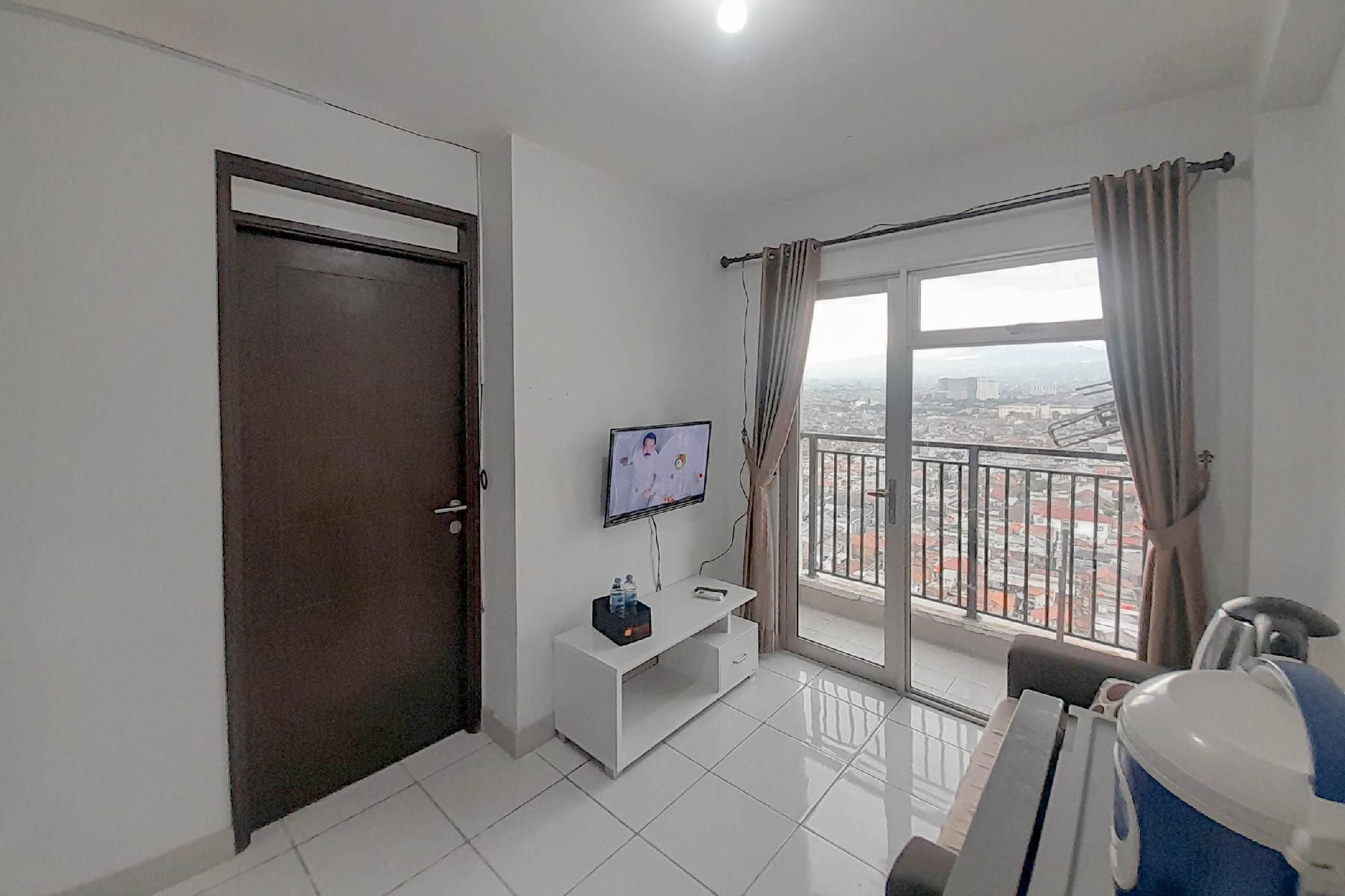 Comfortable 2BR Apt Mekarwangi Square By Travelio