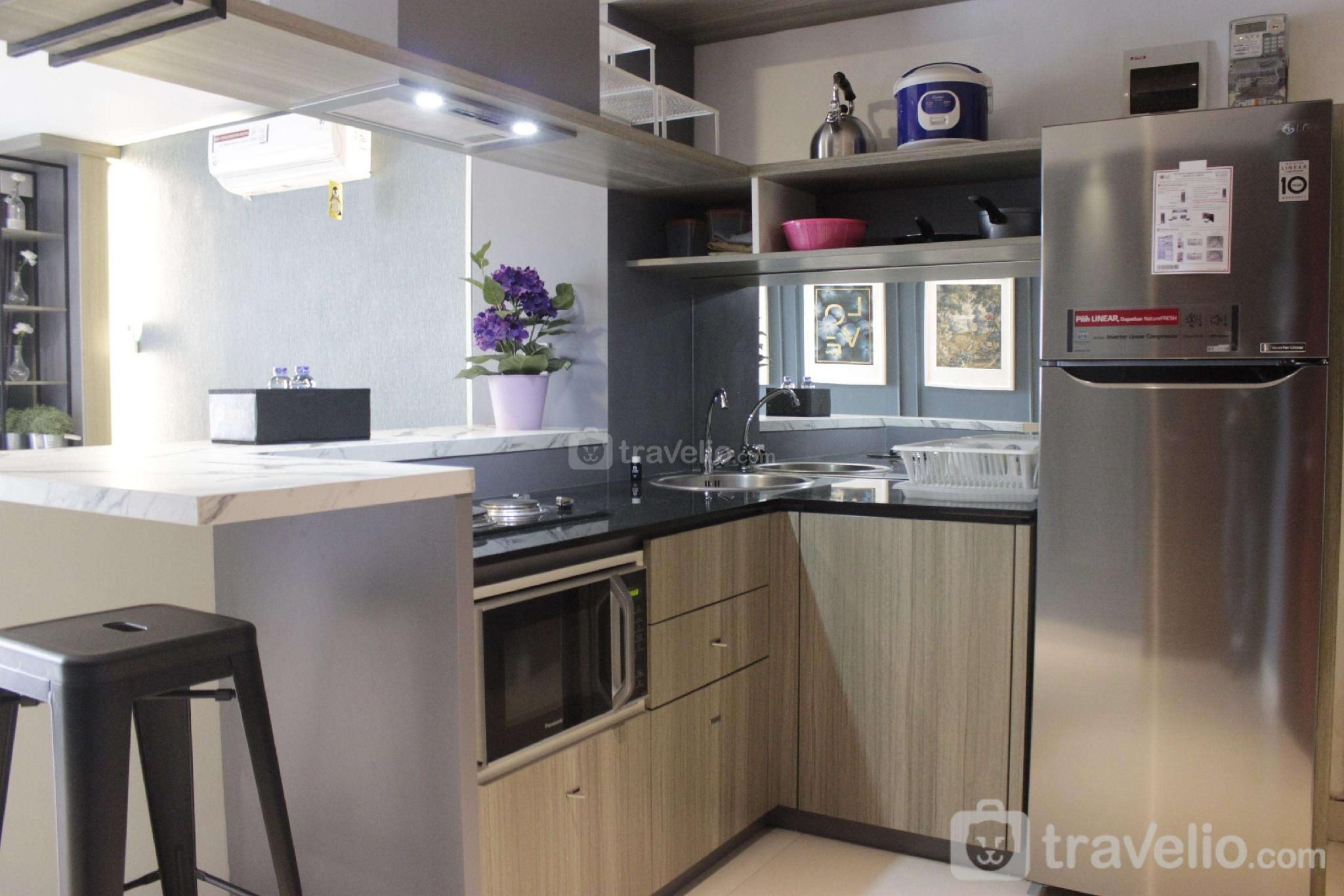 Modern 2BR Tamansari Tera Residence By Travelio