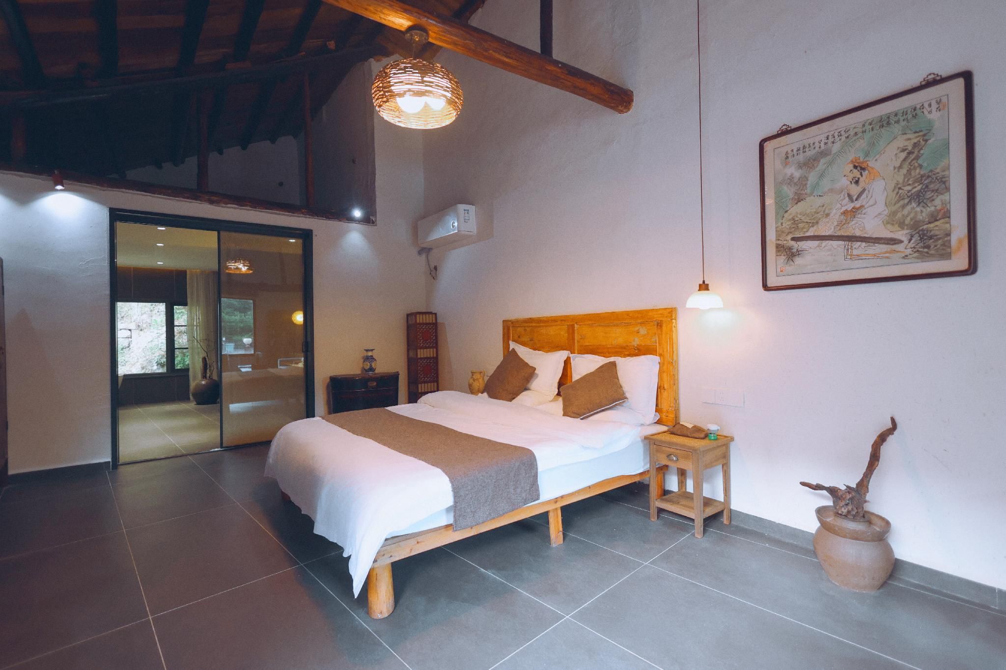 Mountain View King Room