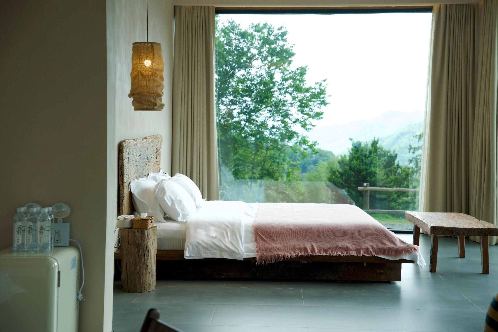 Deluxe Mountain View Family Room