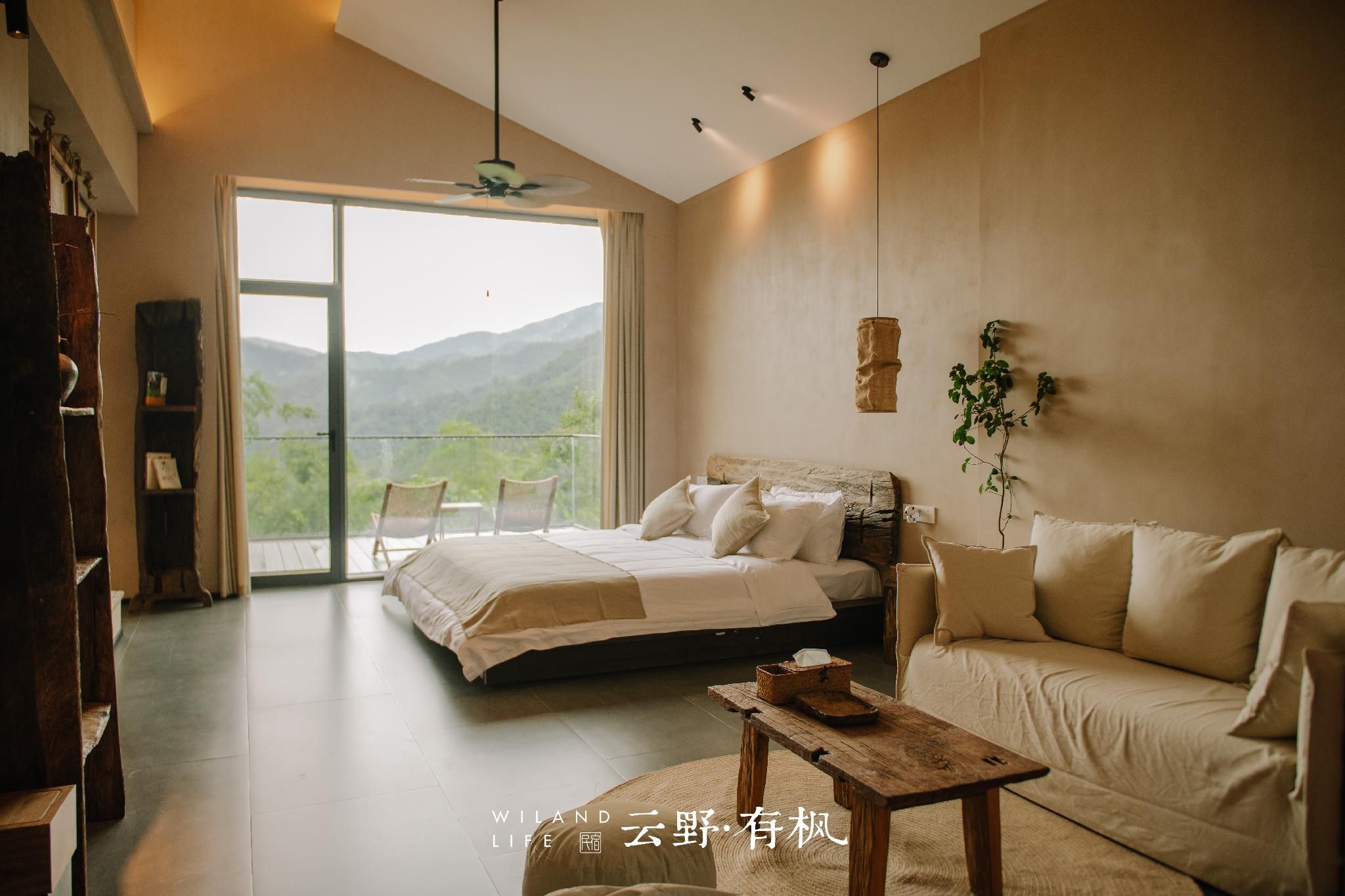 Mountain View Queen Room