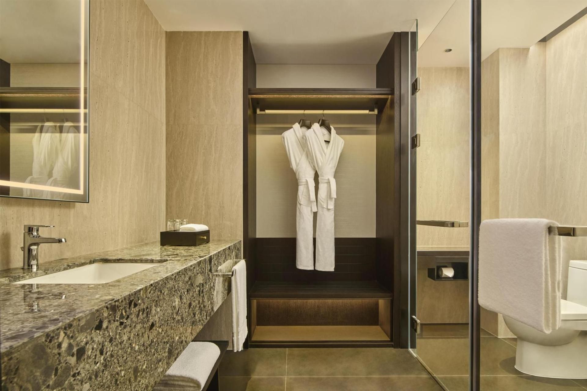DoubleTree by Hilton Changsha Tianxin Deluxe Twin Suite 3