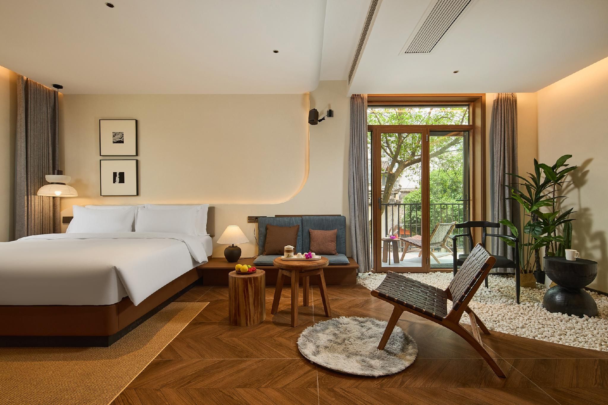 Queen Room with View