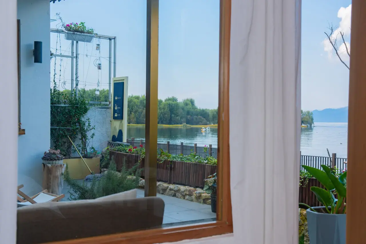 Queen Room with View