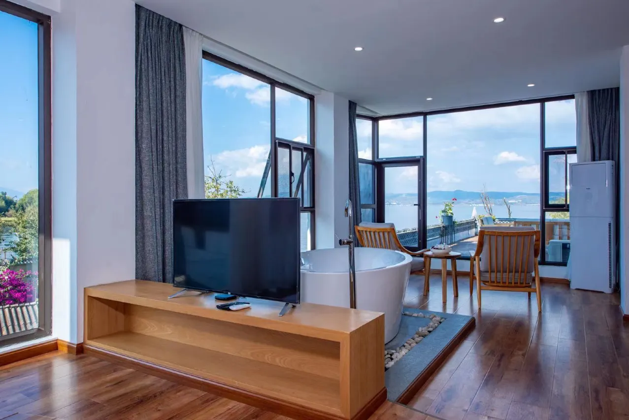 Harbour View Suite with Balcony