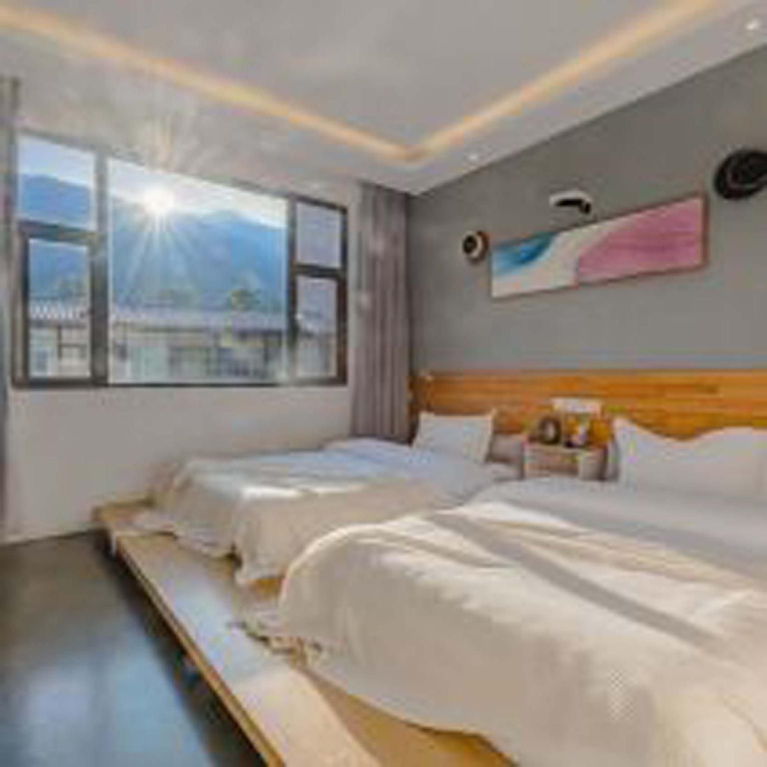 Suite Balcony and Mountain View