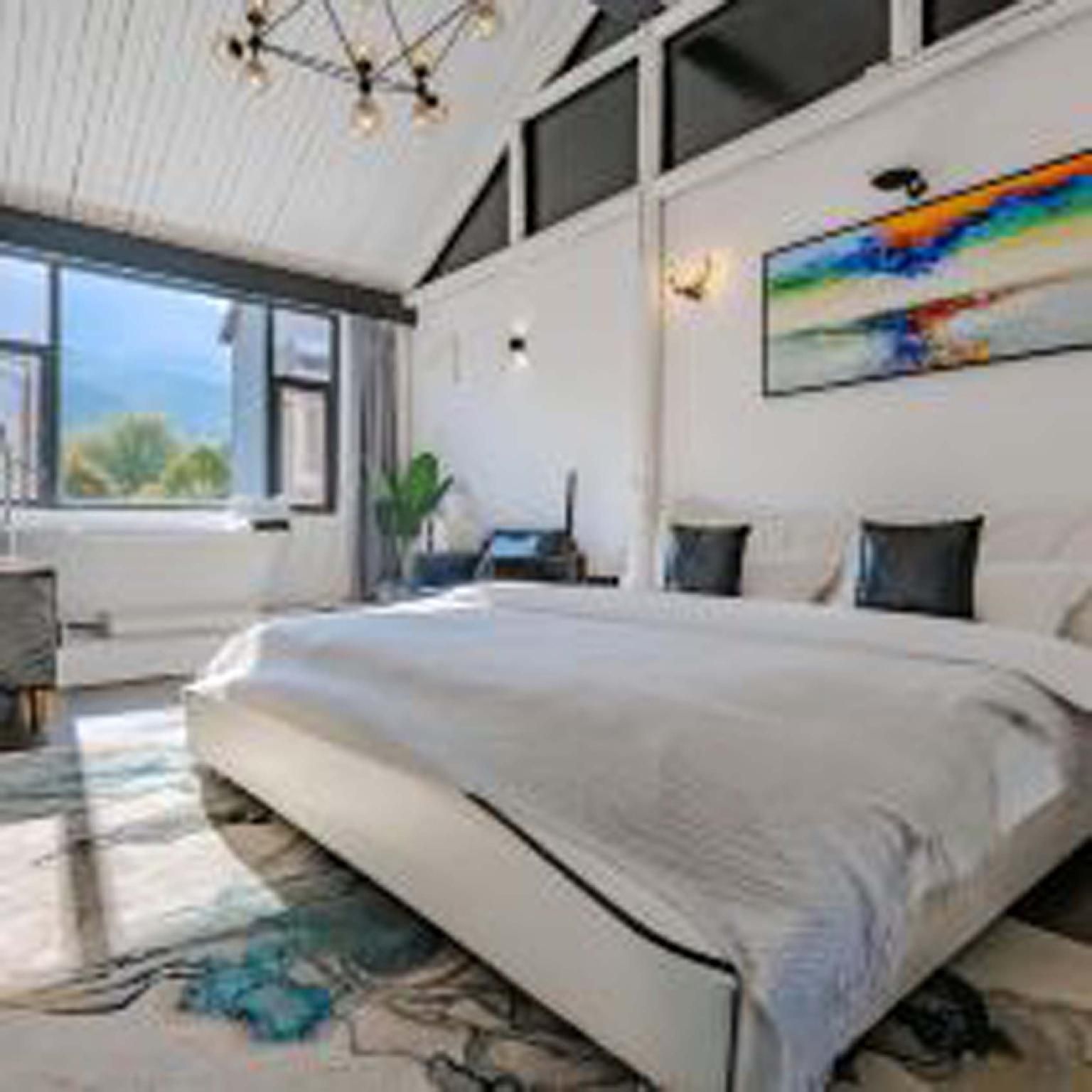 Bathtub Room