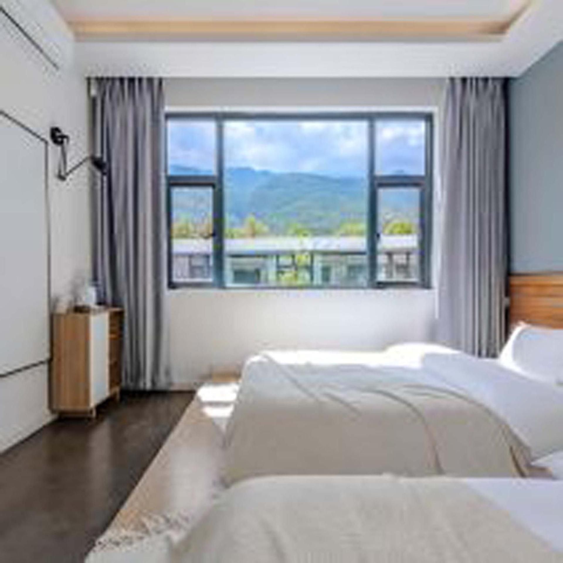 Suite with Mountain View