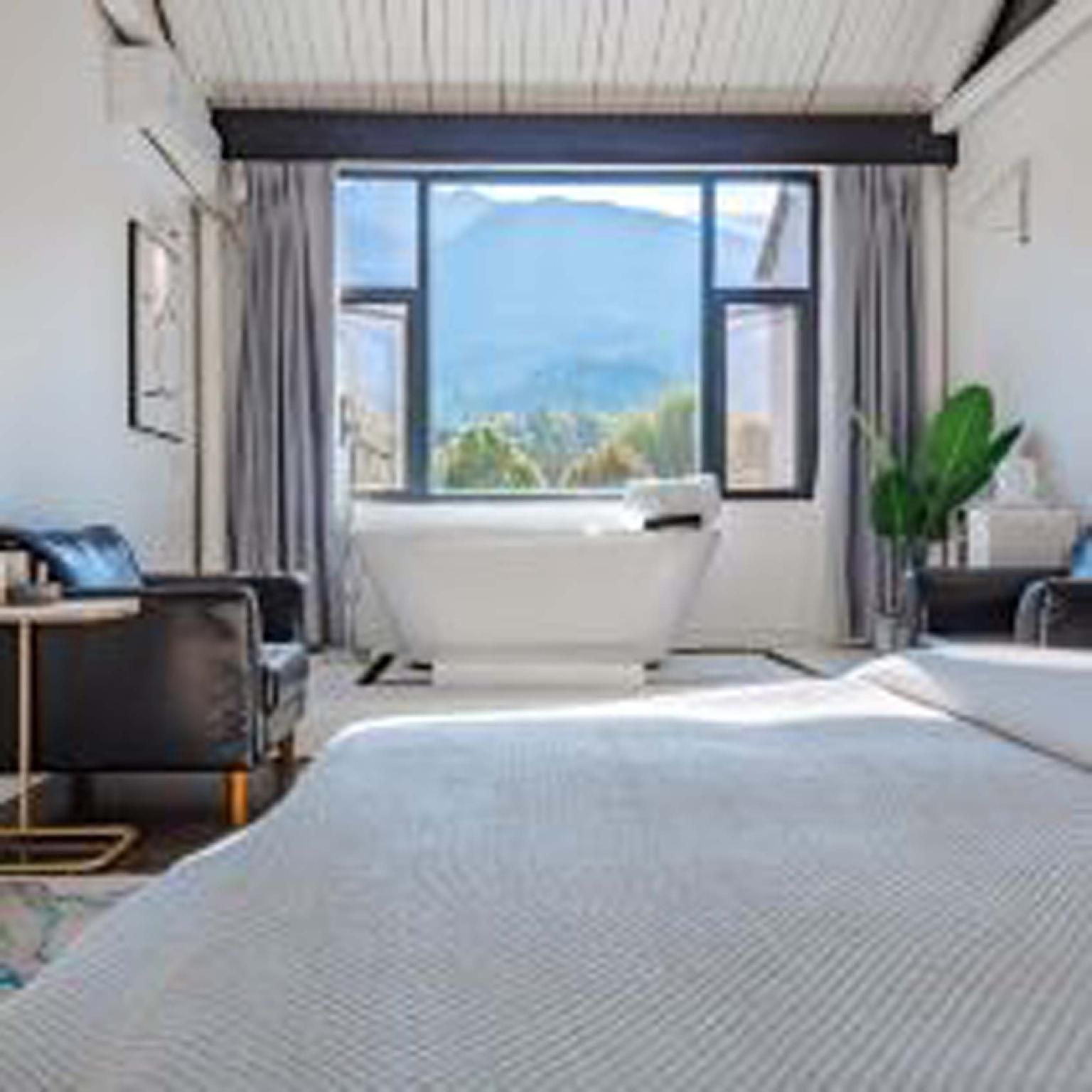 Bathtub Room