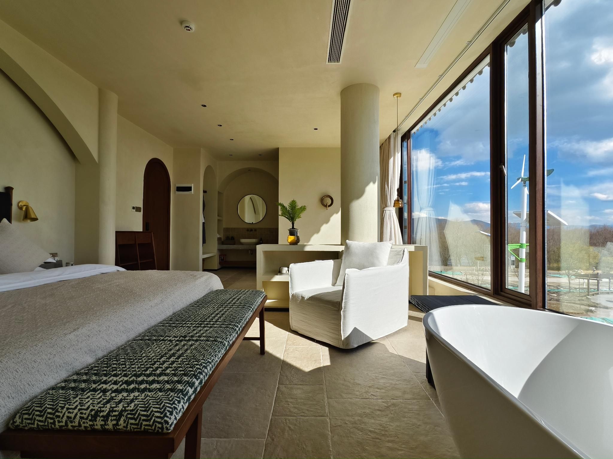 Luxury Suite with Mountain View
