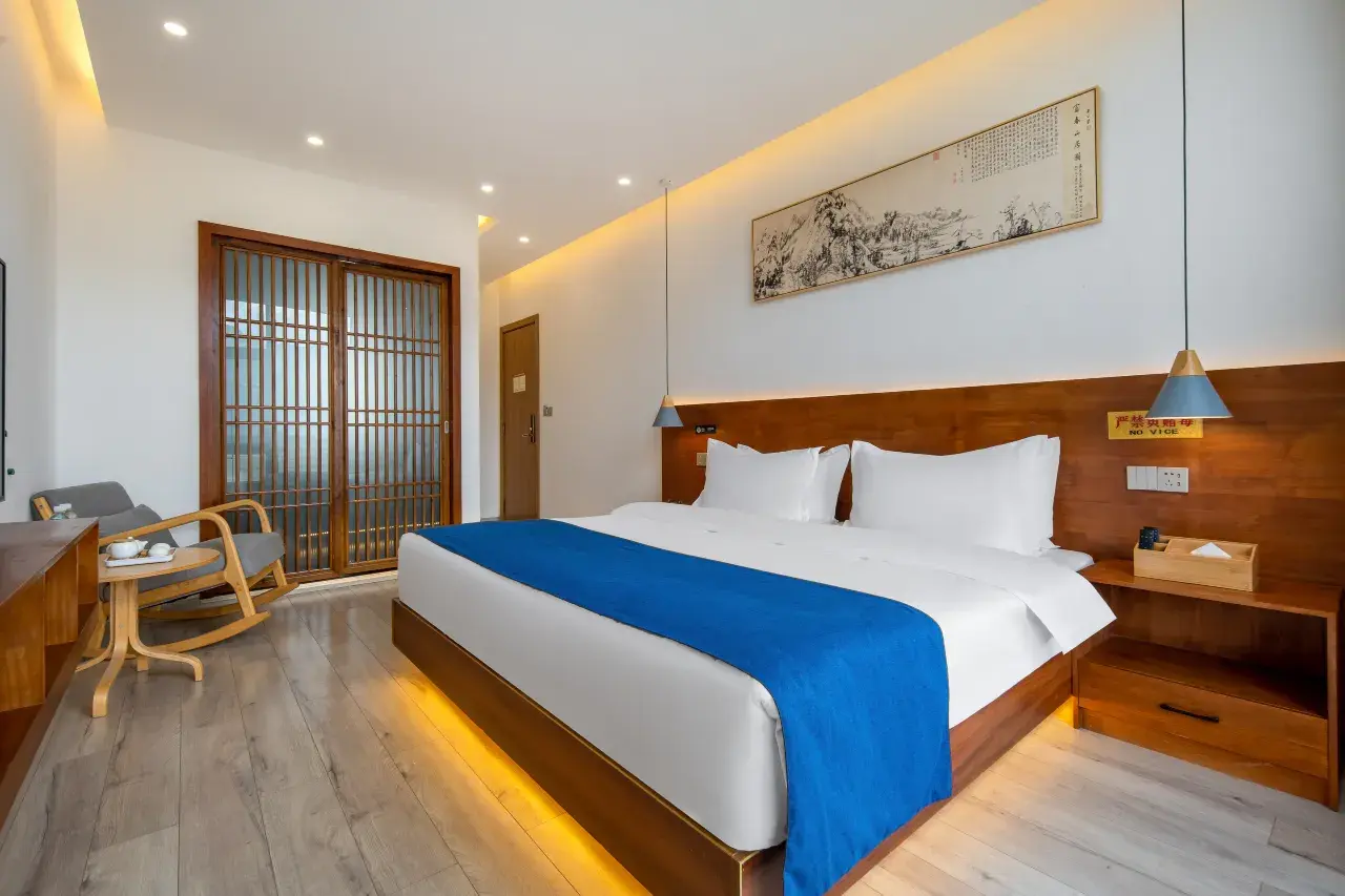 Mountain View King Room