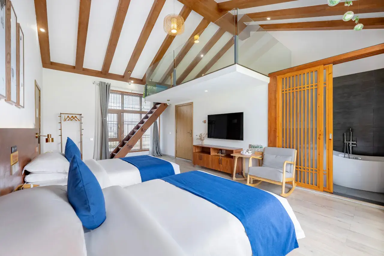 Family Room with Nature - Kid-Friendly