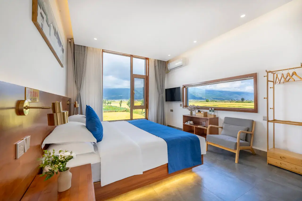 Queen Room with View