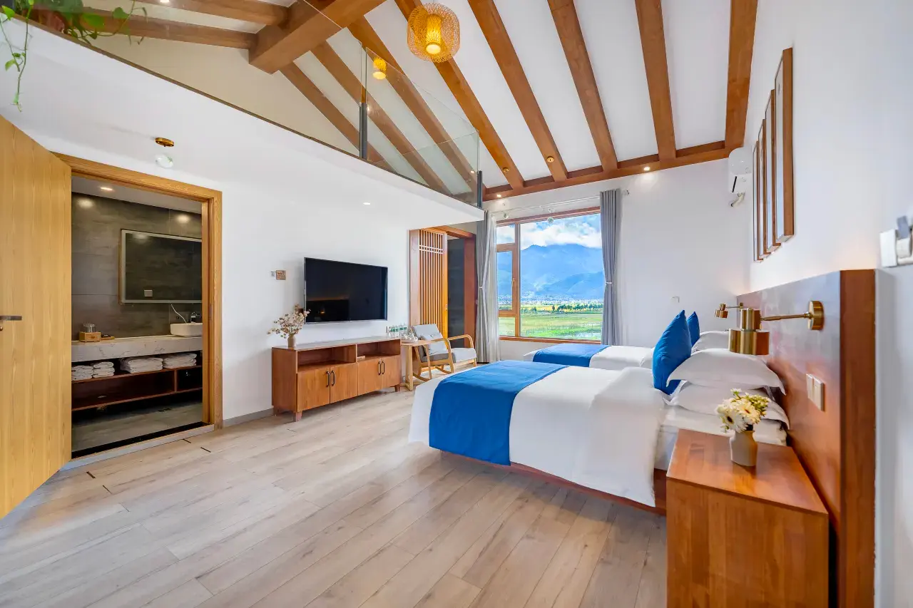 Family Room with Nature - Kid-Friendly