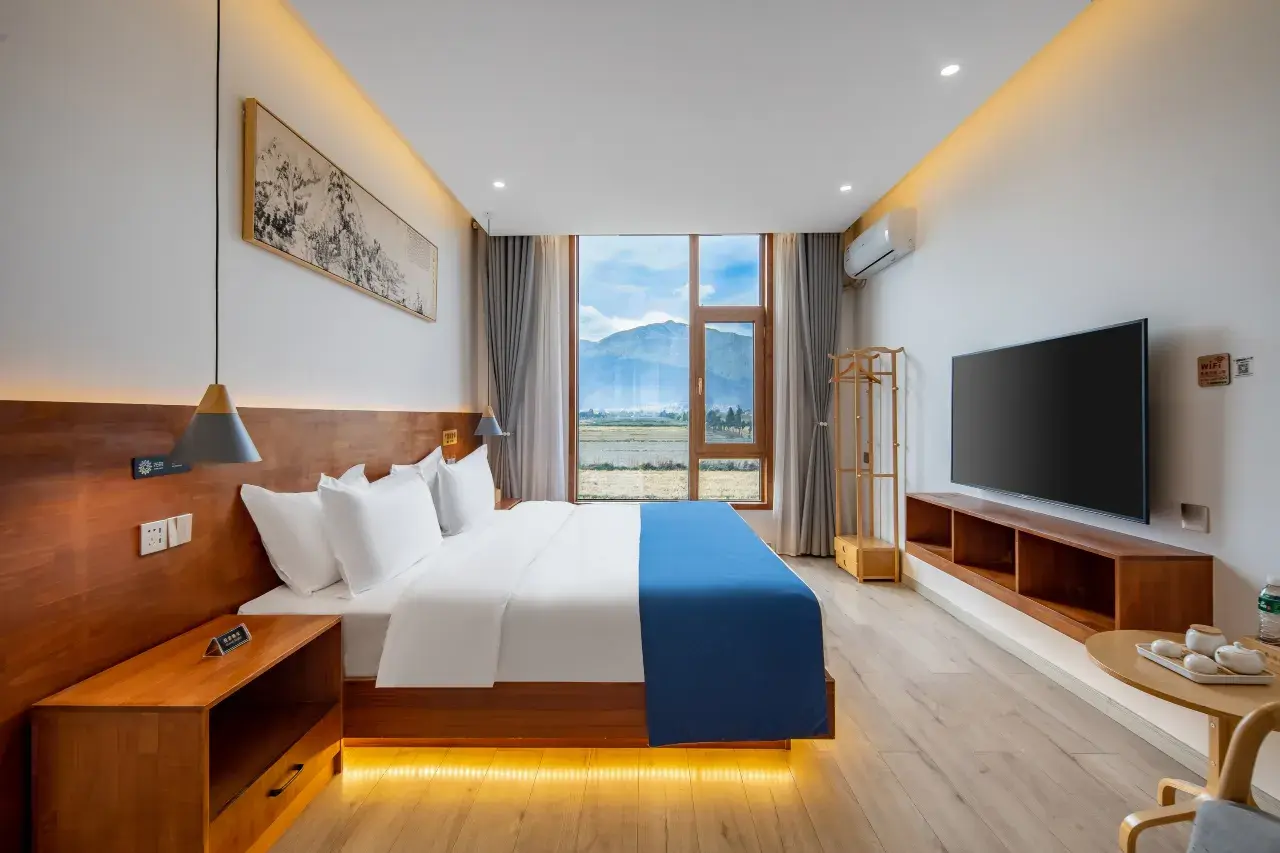 Mountain View King Room