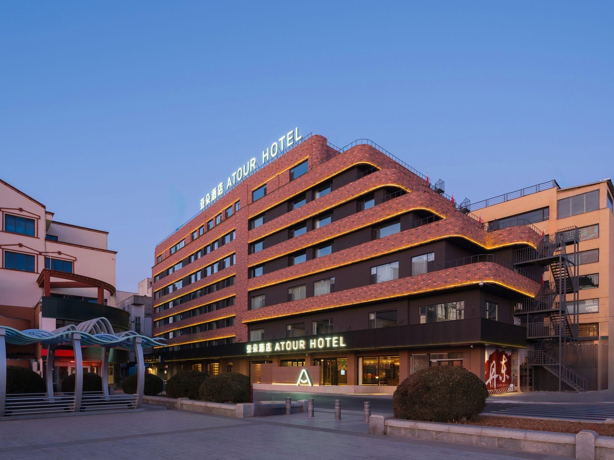 Atour Hotel Dandong Railway Station Yalu River Broken Bridge